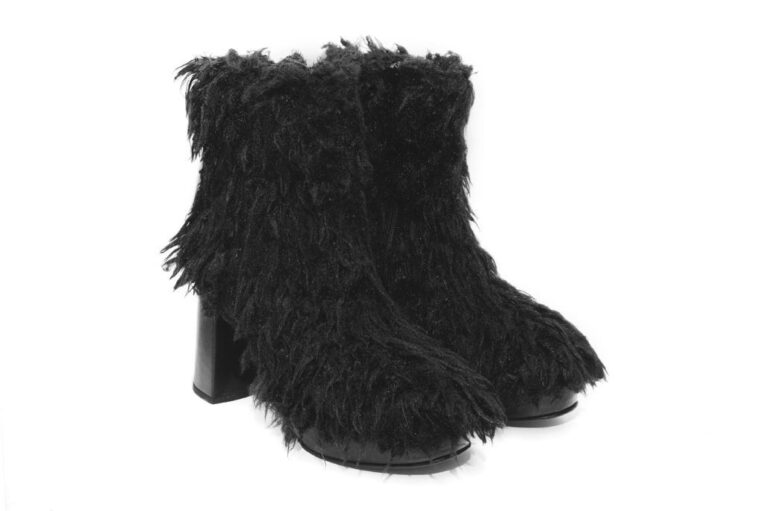 BOTA-TOY-NOIR-POR-SYLVIE-GERONIMI_foto02-scaled-1